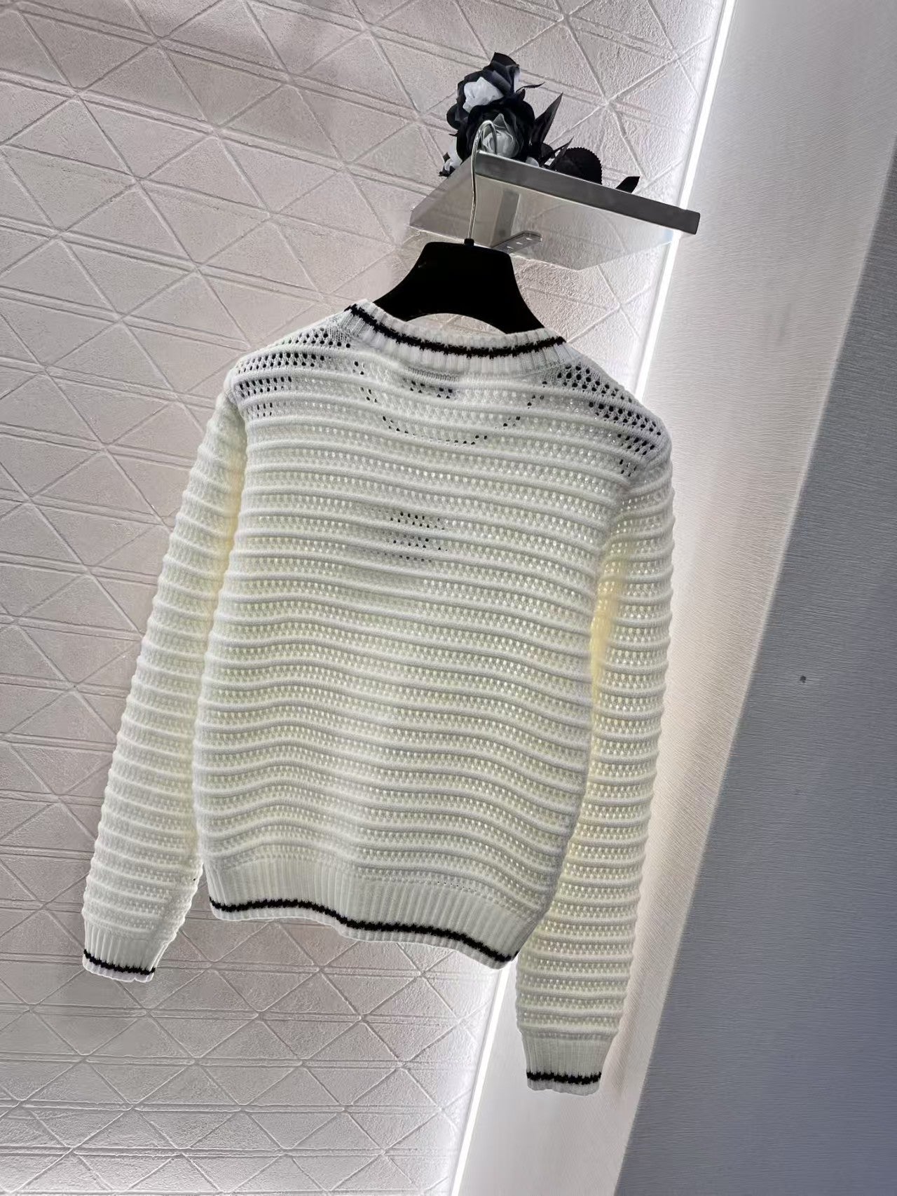 Round neck hollow crocheted long-sleeved sweater