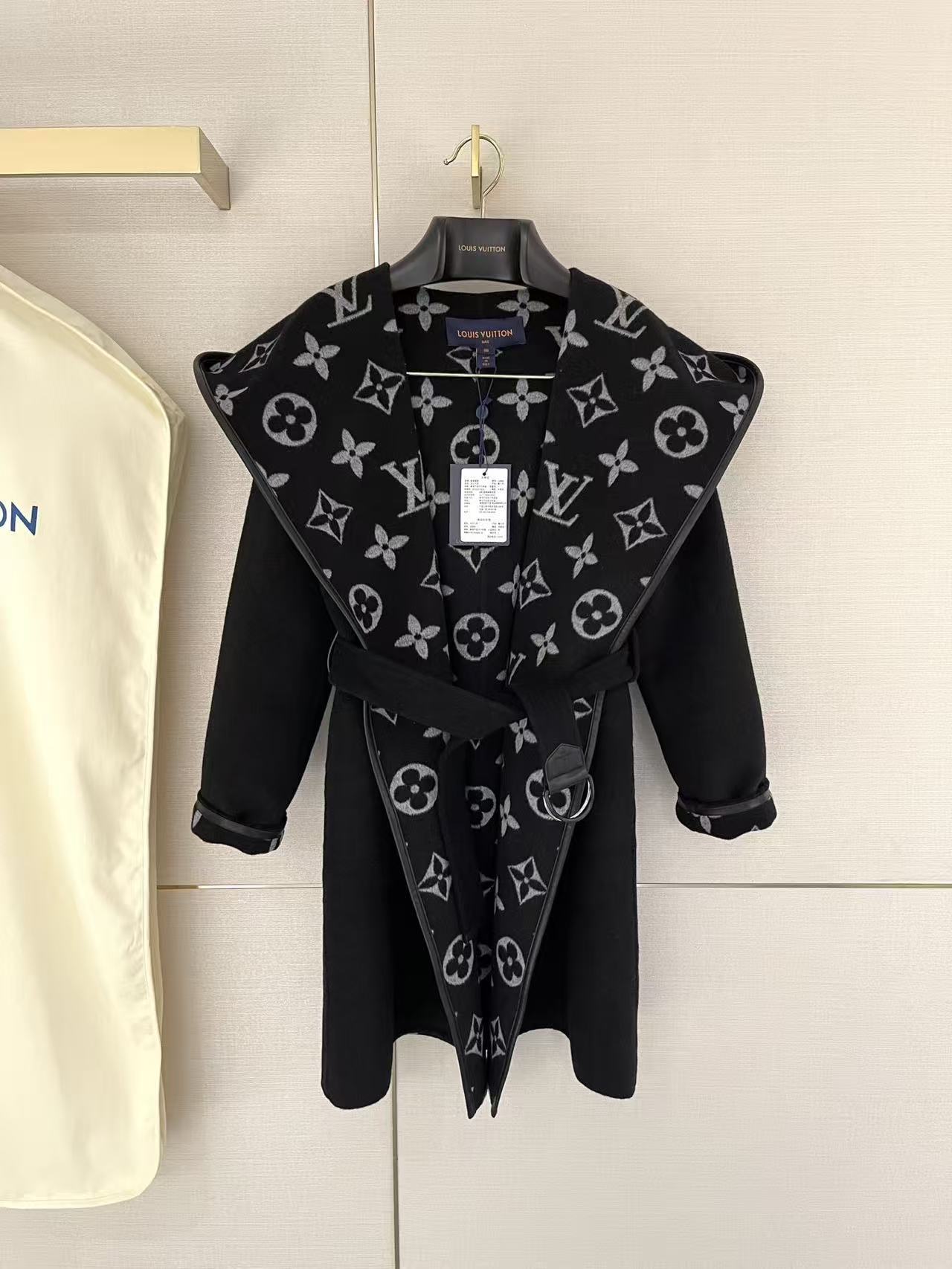 1V 25SS Full printed wrap style hooded woolen windbreaker