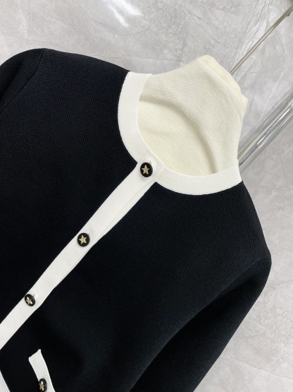 DI 2025SS Color blocked pocket knit sweater