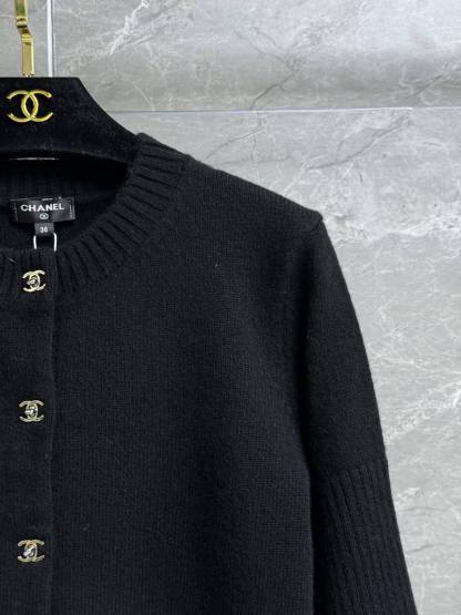 LEW Exquisite button knit cardigan