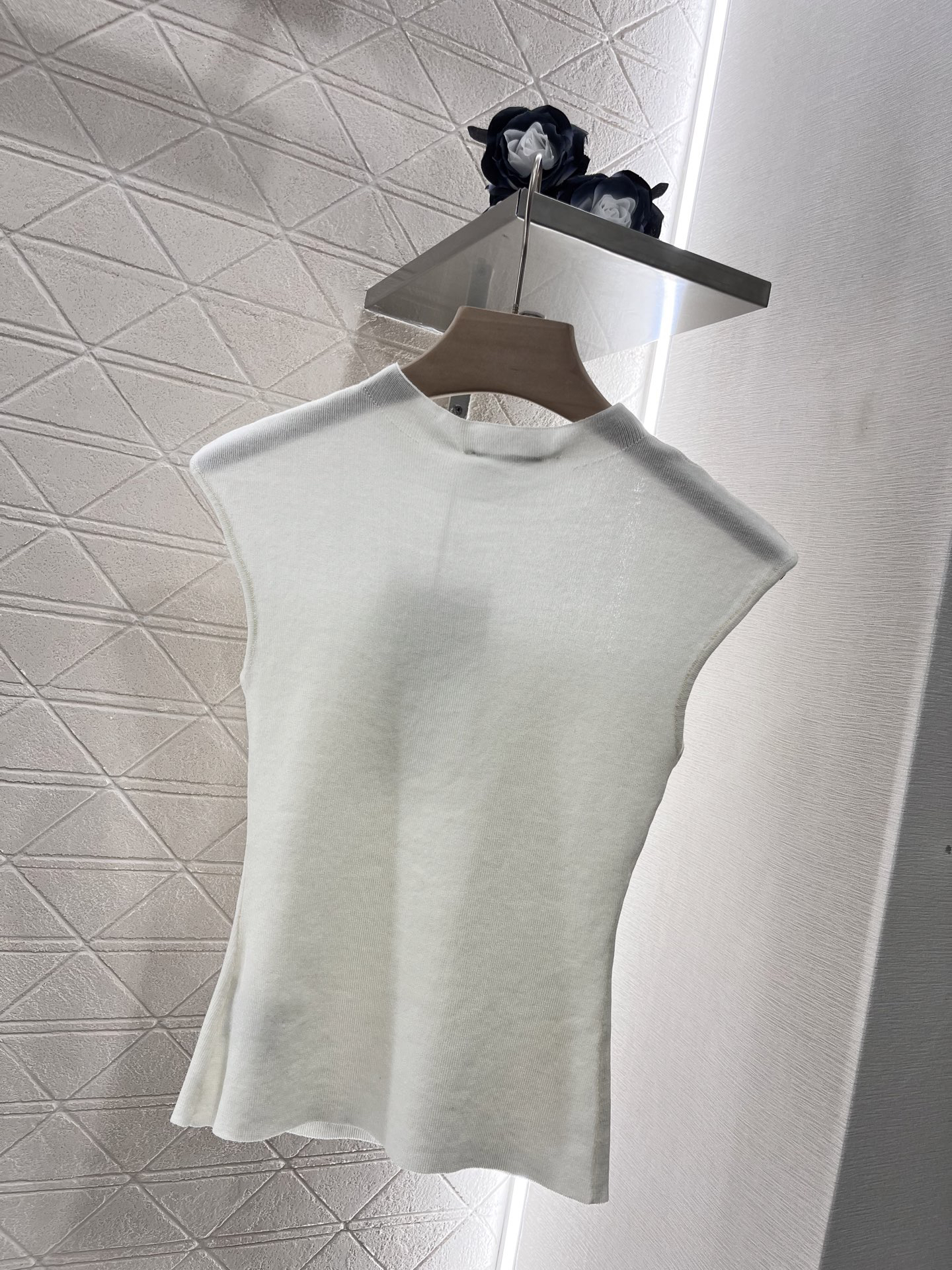 CHNEL25SS Crew Neck Sheer Knit Vest