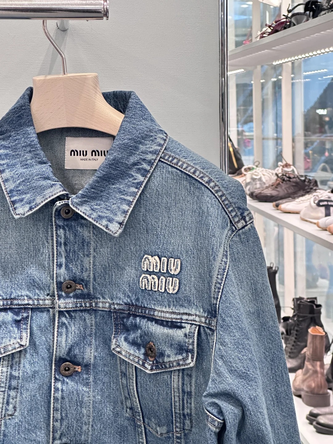 MIU new monogrammed embroidered lapel denim jacket