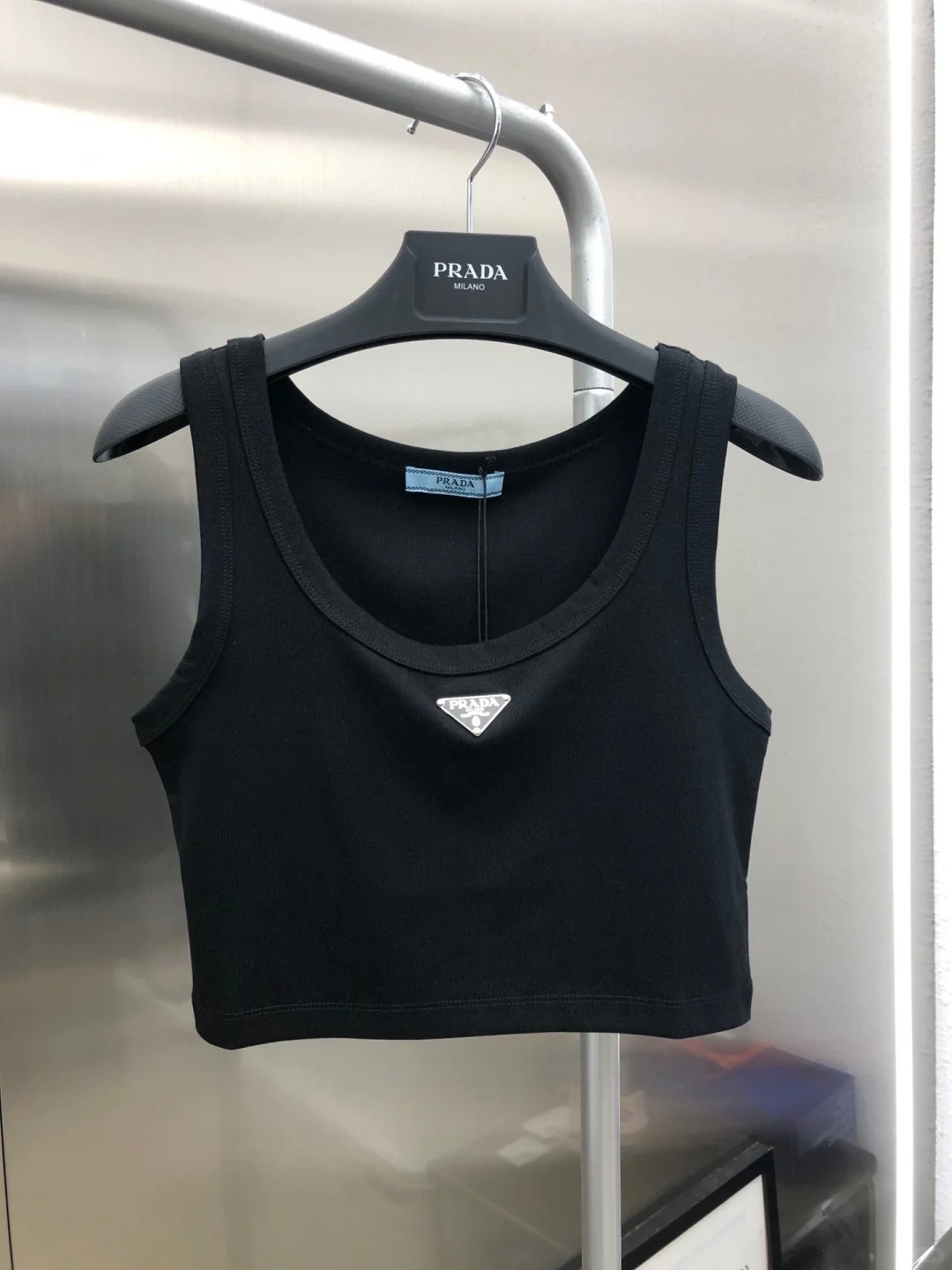 PRAD Triangle Label Crew Neck Peplum Vest