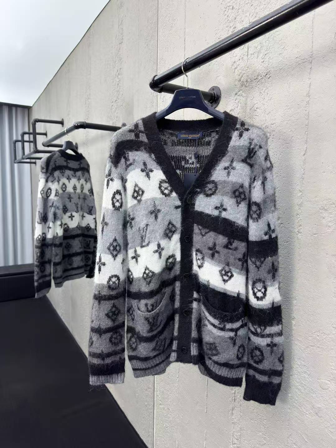 25SS 1VMohair cardigan