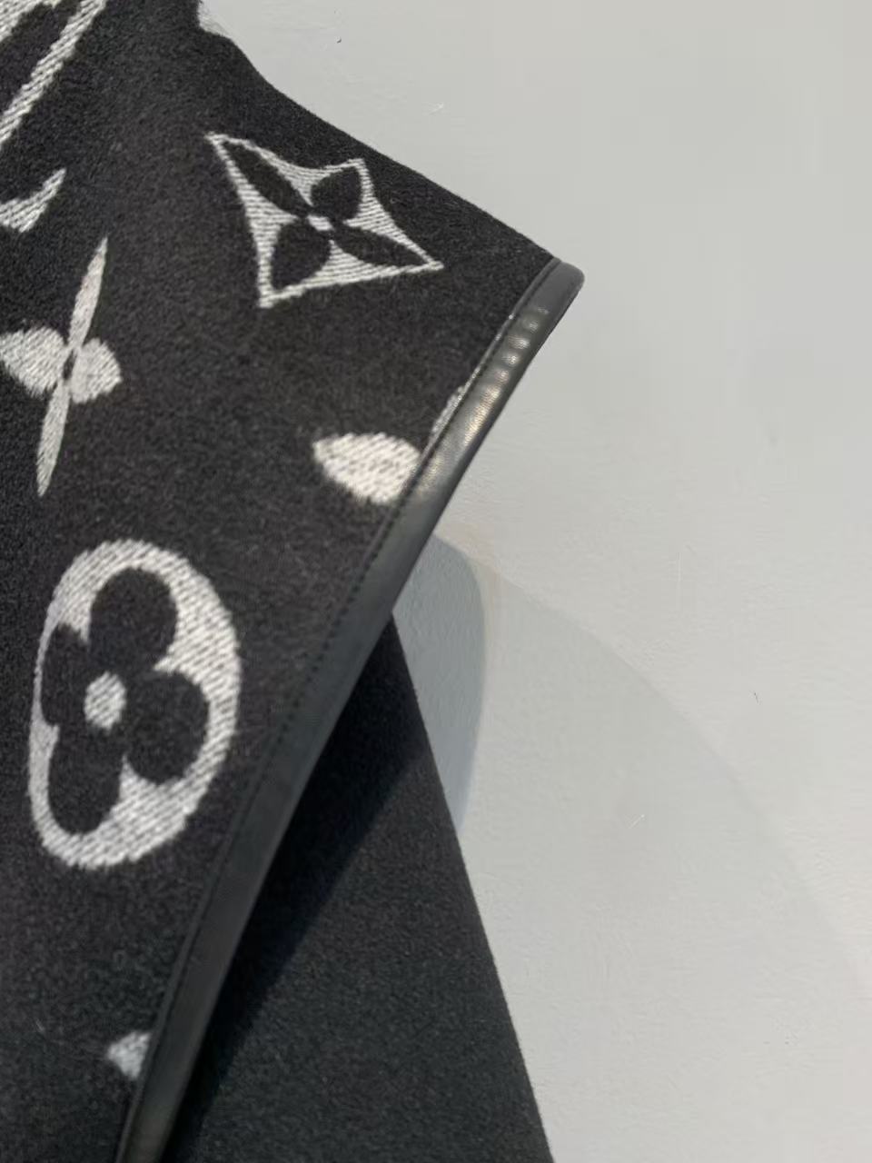 1V 25SS Full printed wrap style hooded woolen windbreaker