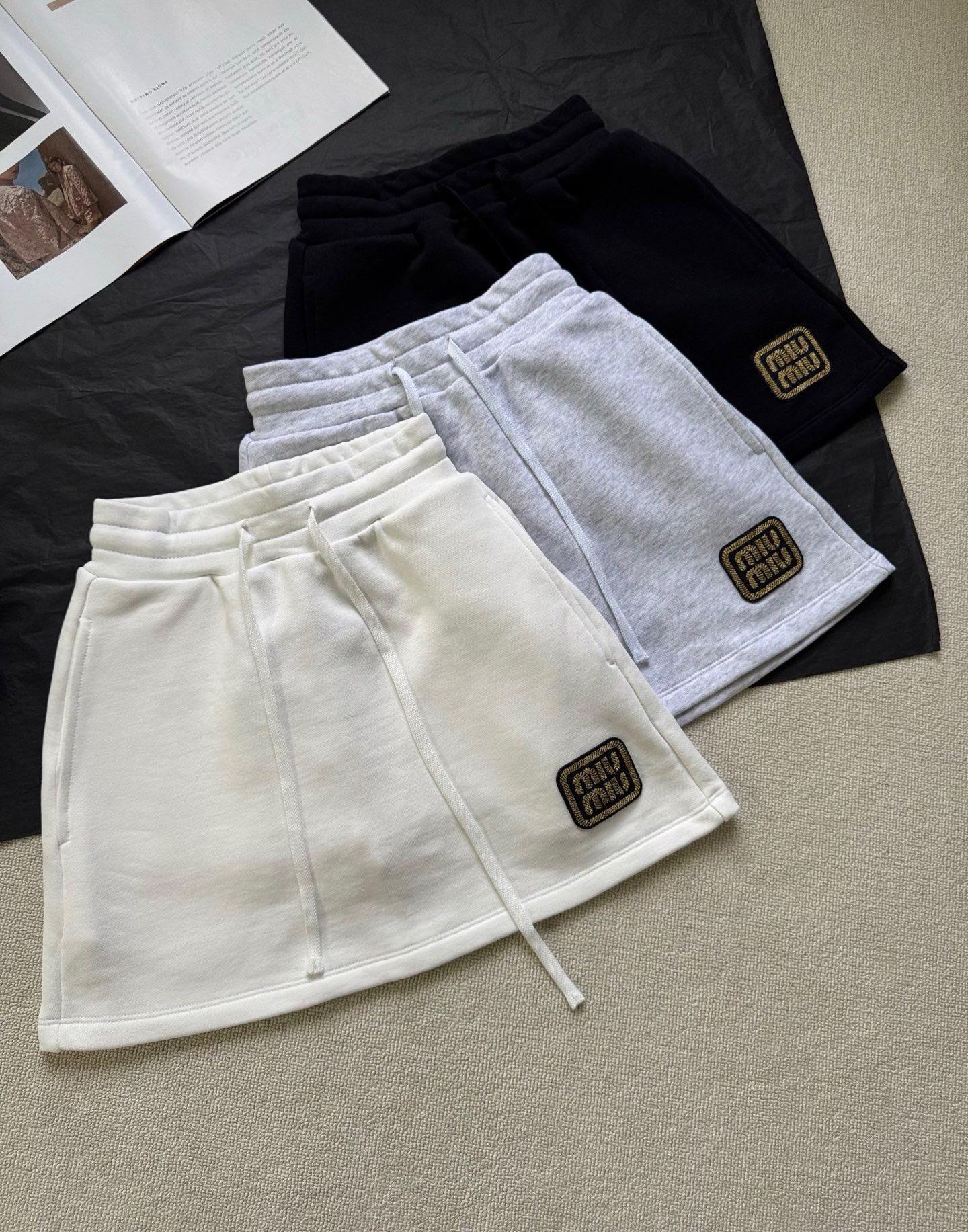 MIU25SS College Style Shorts