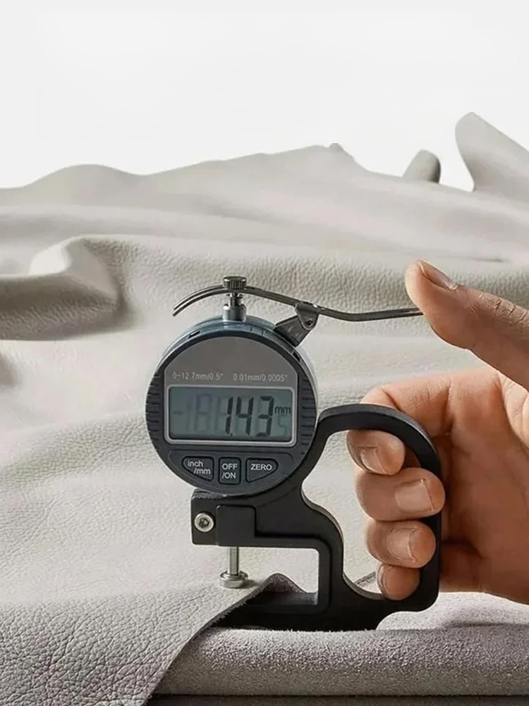 รองเท้าแบบกลวงระบายอากาศได้