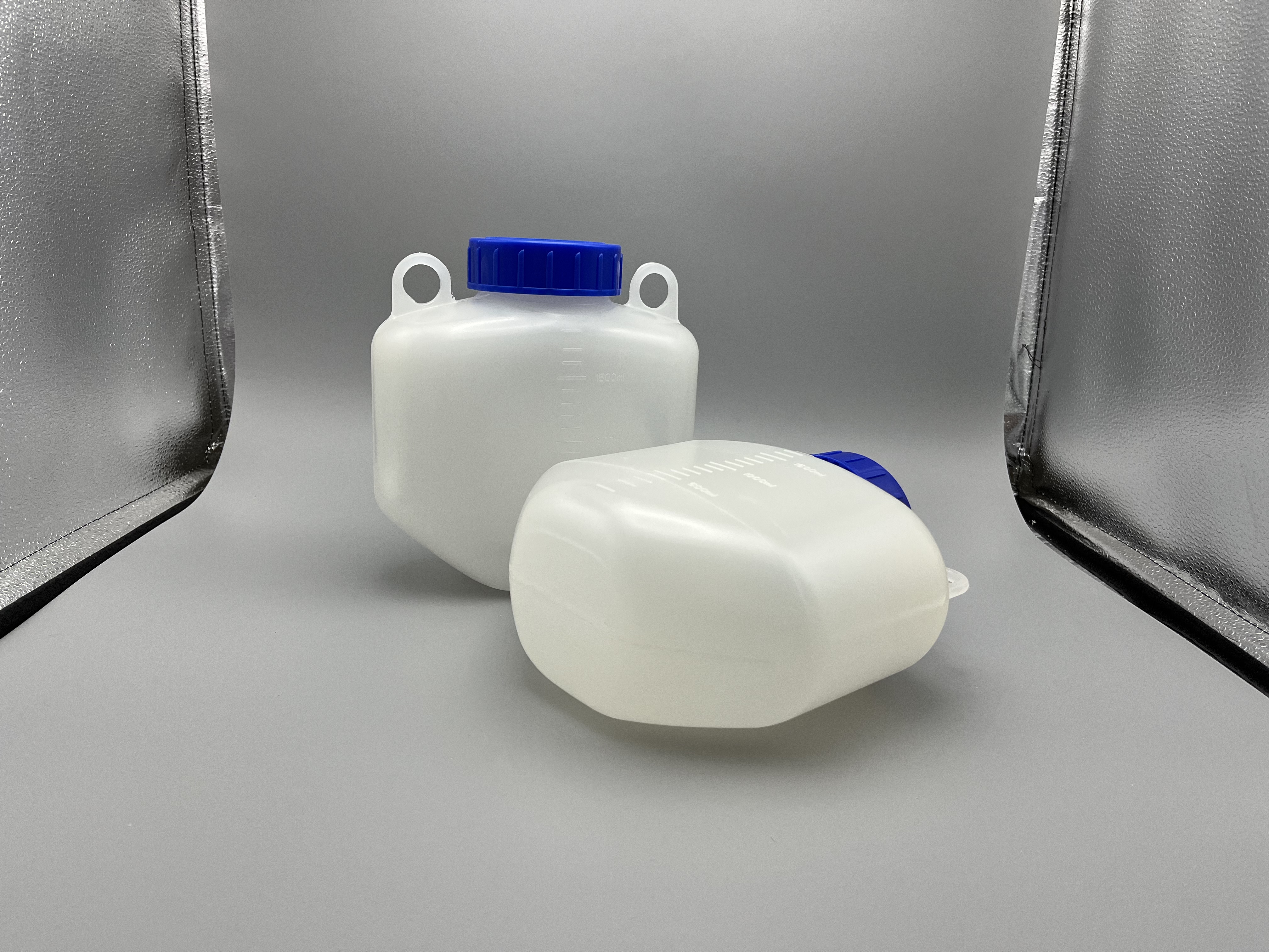 188x98x192mm in Size 2000ml Centrifgal Bottle-乐朴医疗