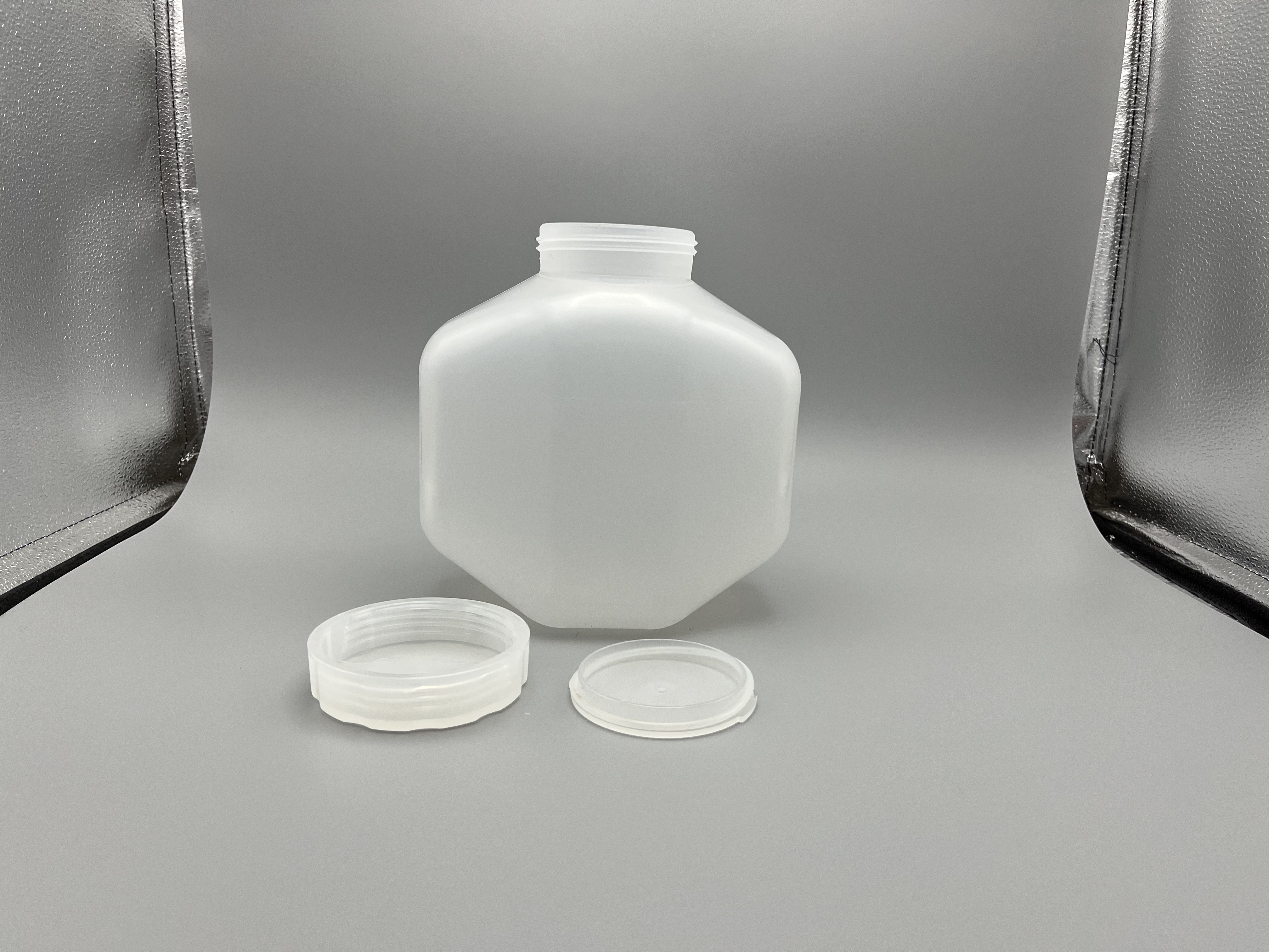 177x114x188mm in Size 2400ml Centrifgal Bottle-乐朴医疗