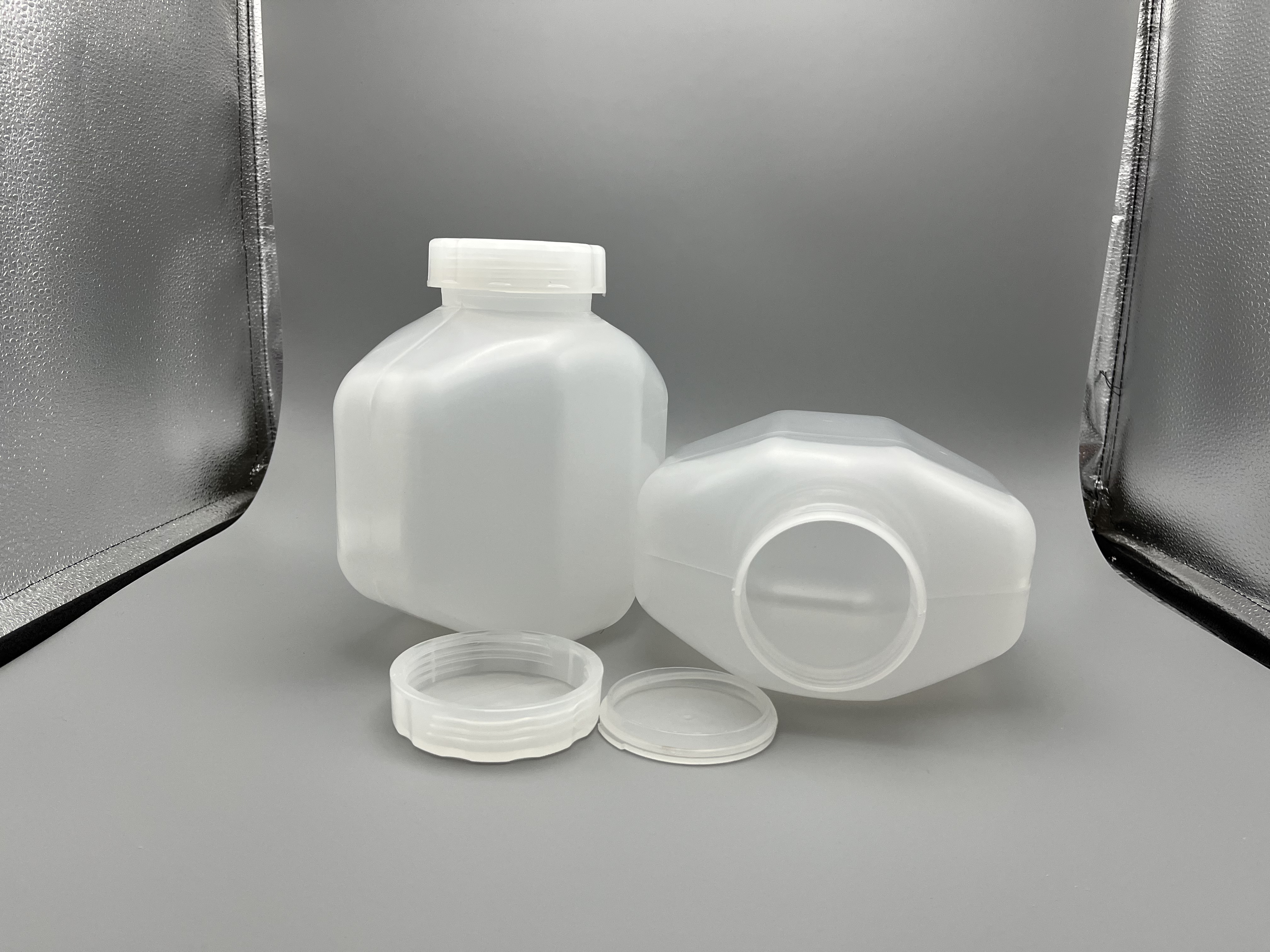 177x114x188mm in Size 2400ml Centrifgal Bottle-乐朴医疗