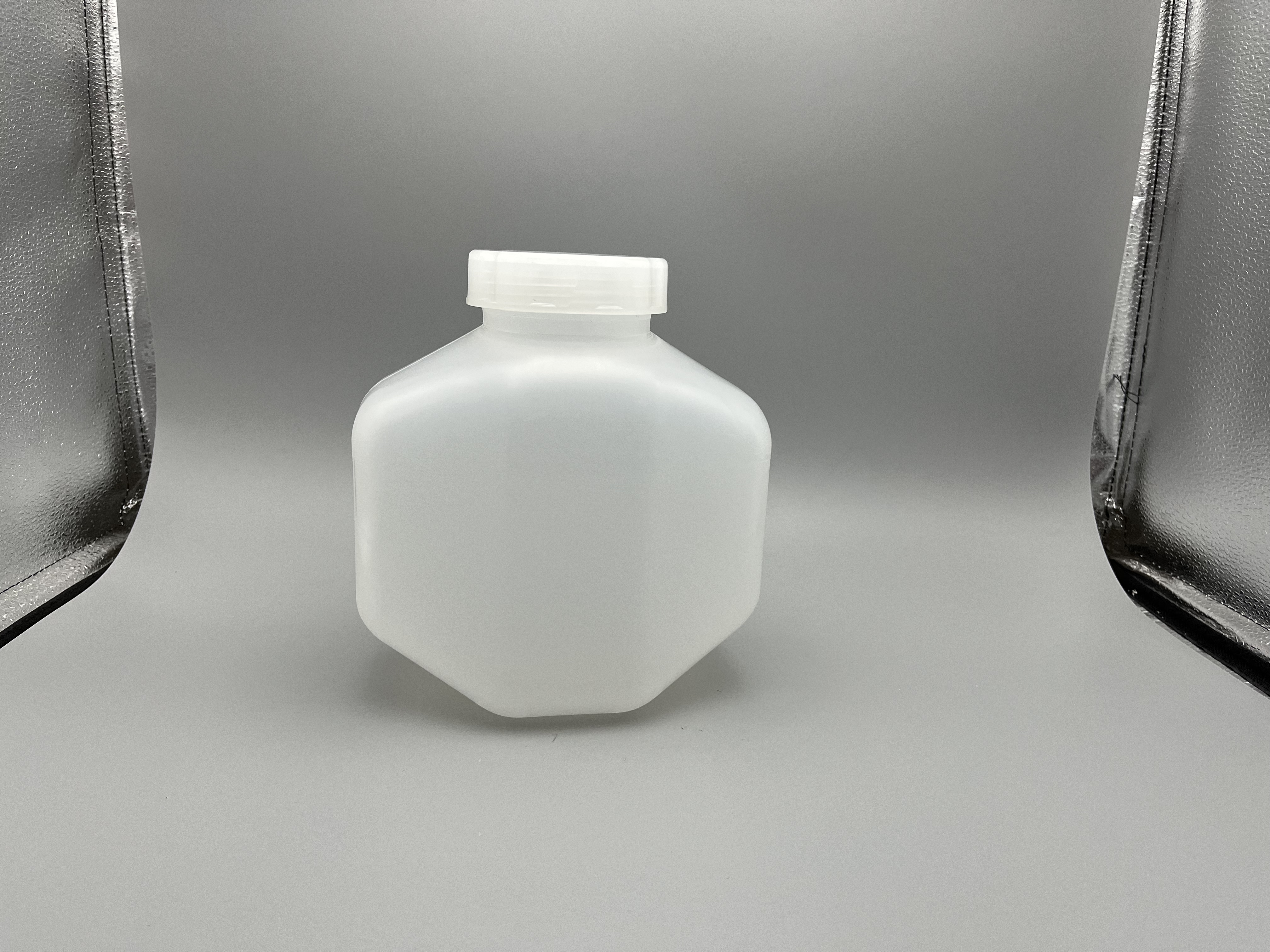 177x114x188mm in Size 2400ml Centrifgal Bottle-乐朴医疗