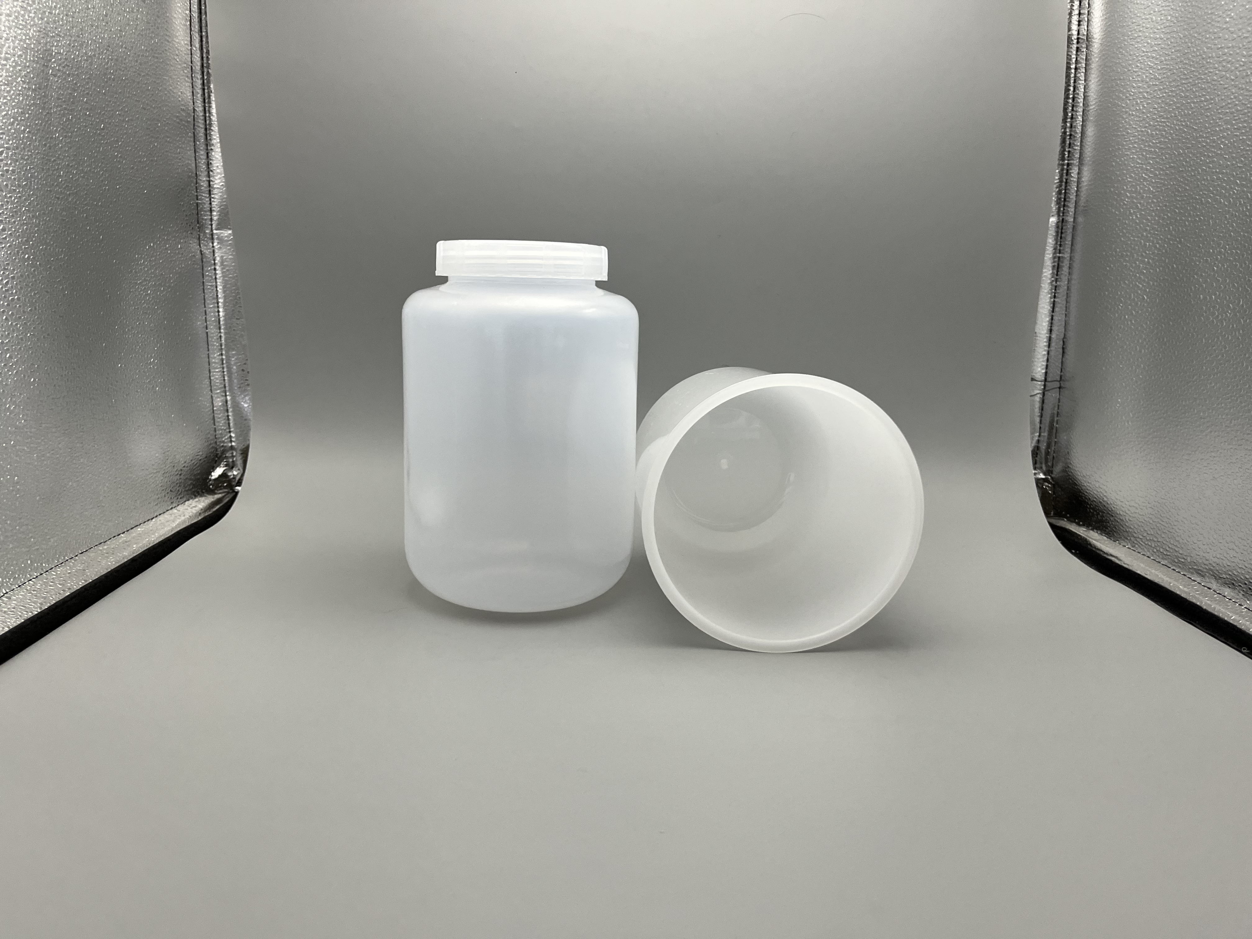 130x196mm in Size 2000ml Centrifgal Bottle-乐朴医疗