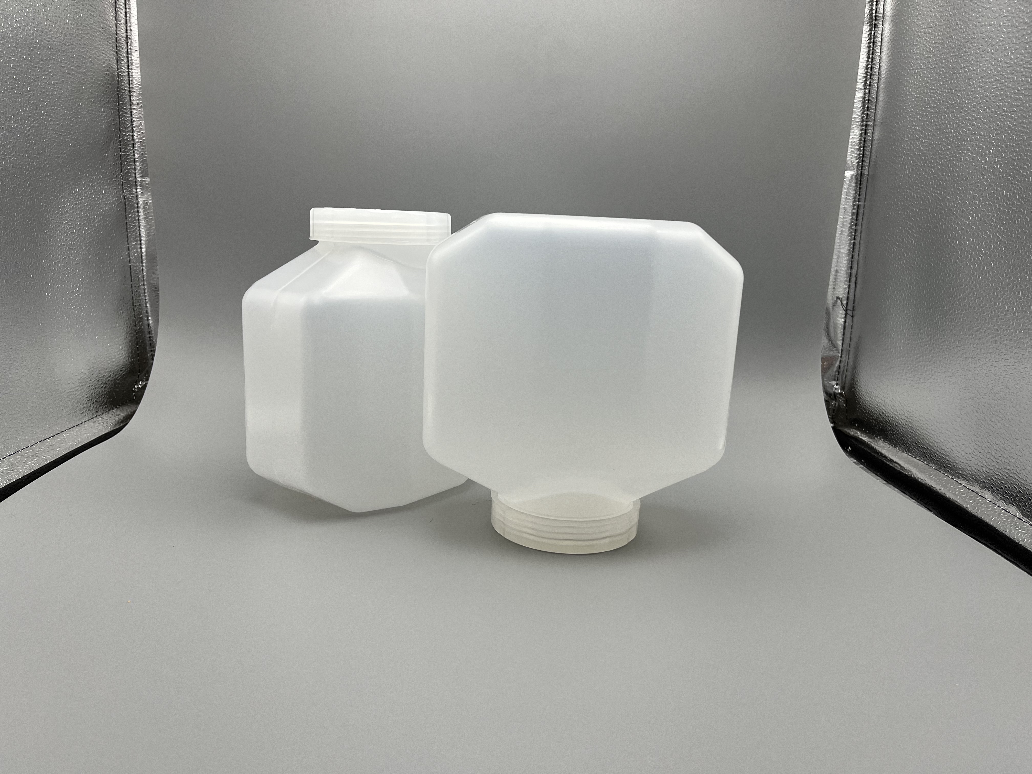 175x114x185mm in Size 2400ml Centrifgal Bottle-乐朴医疗