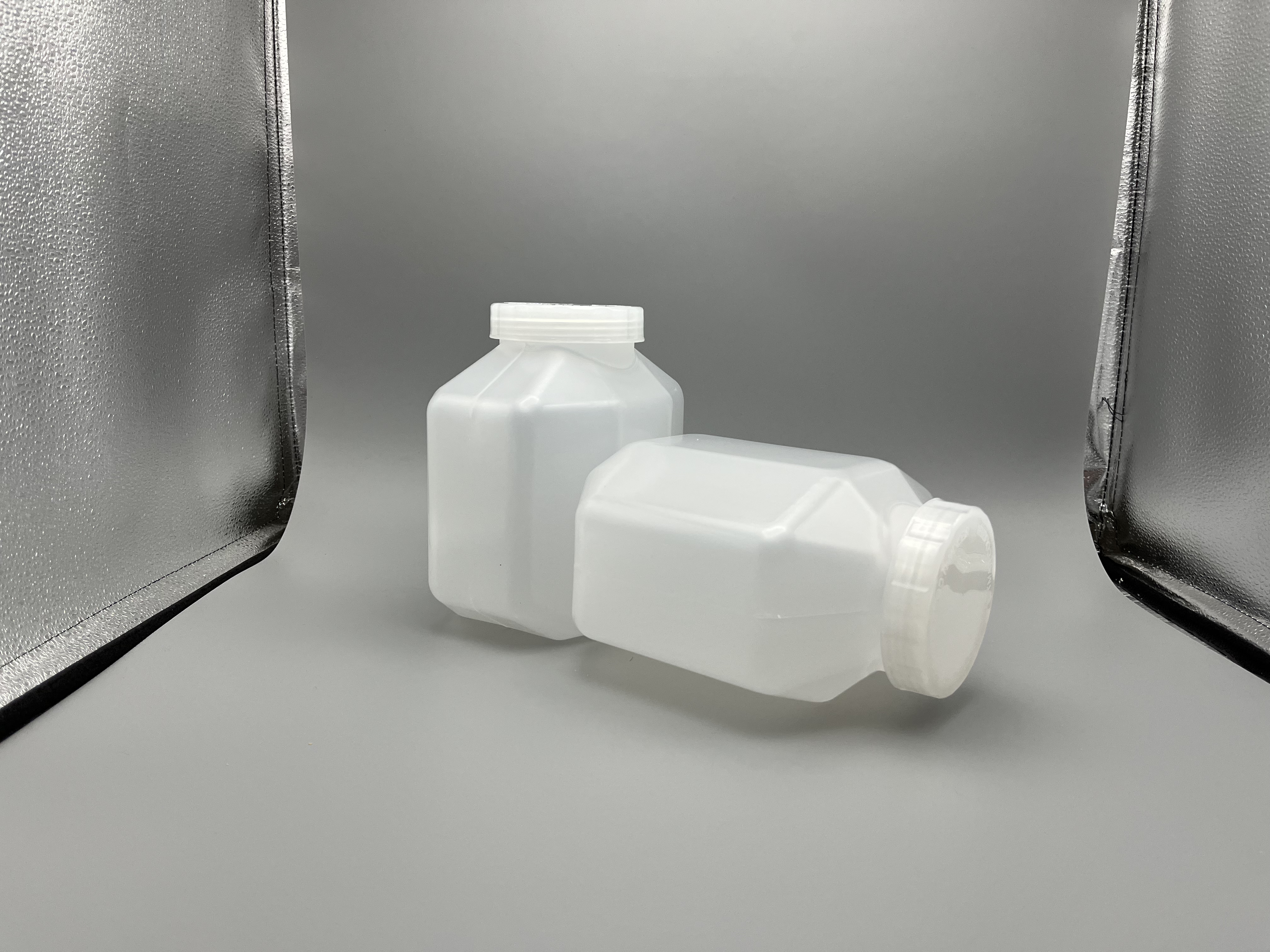 175x114x185mm in Size 2400ml Centrifgal Bottle-乐朴医疗