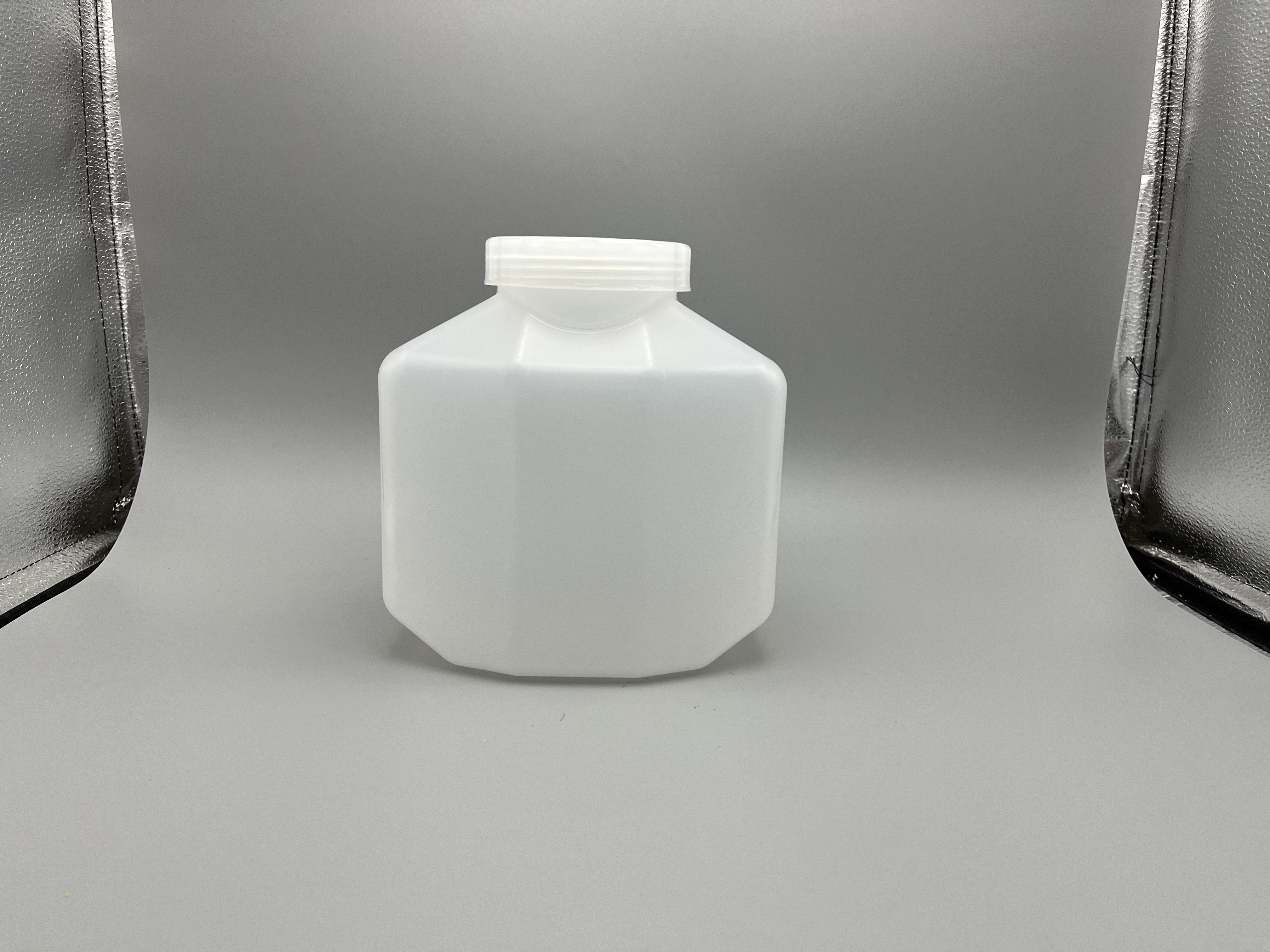 175x114x185mm in Size 2400ml Centrifgal Bottle-乐朴医疗