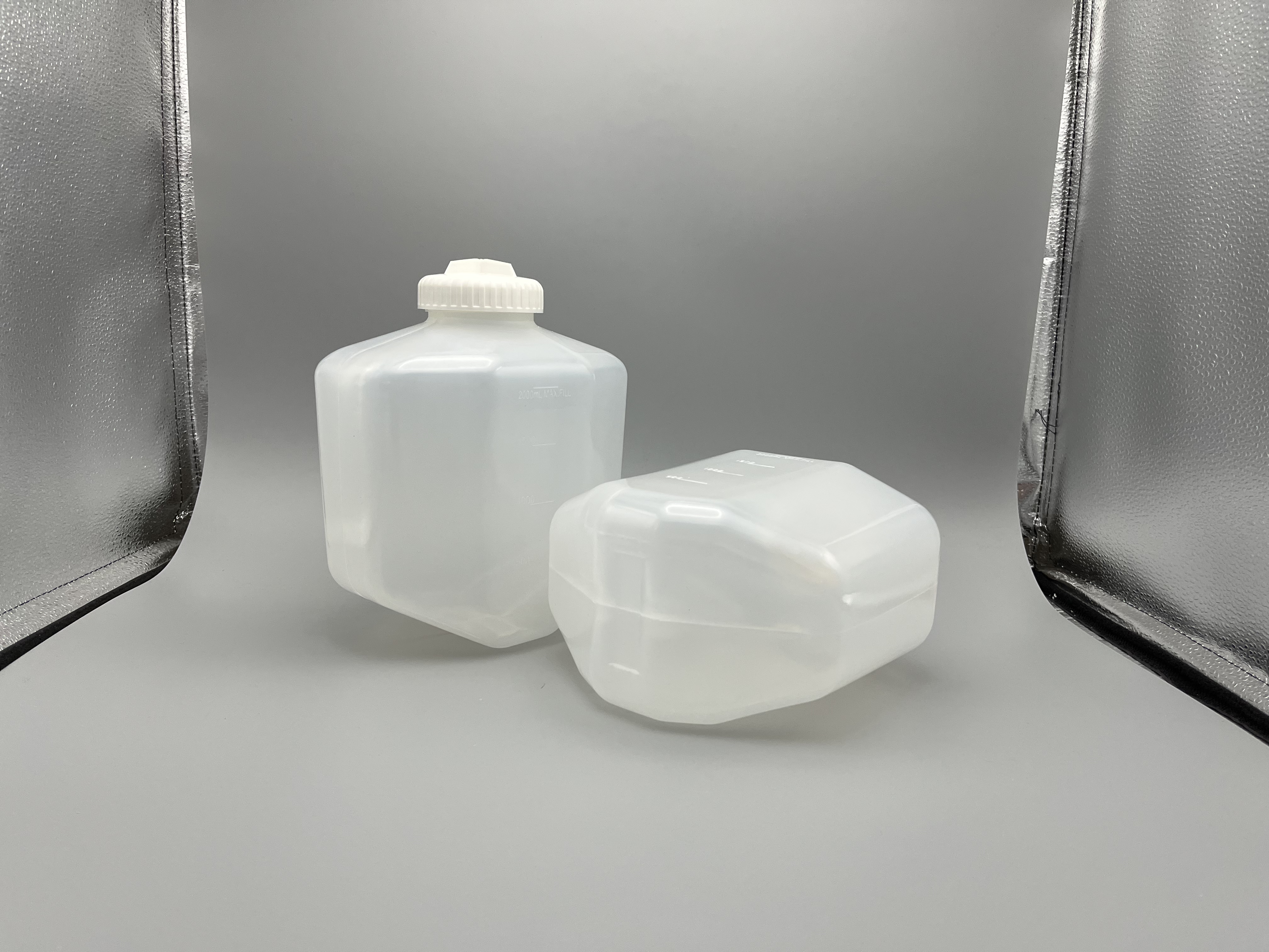 175x110x207mm in Size 2400ml Centrifgal Bottle-乐朴医疗