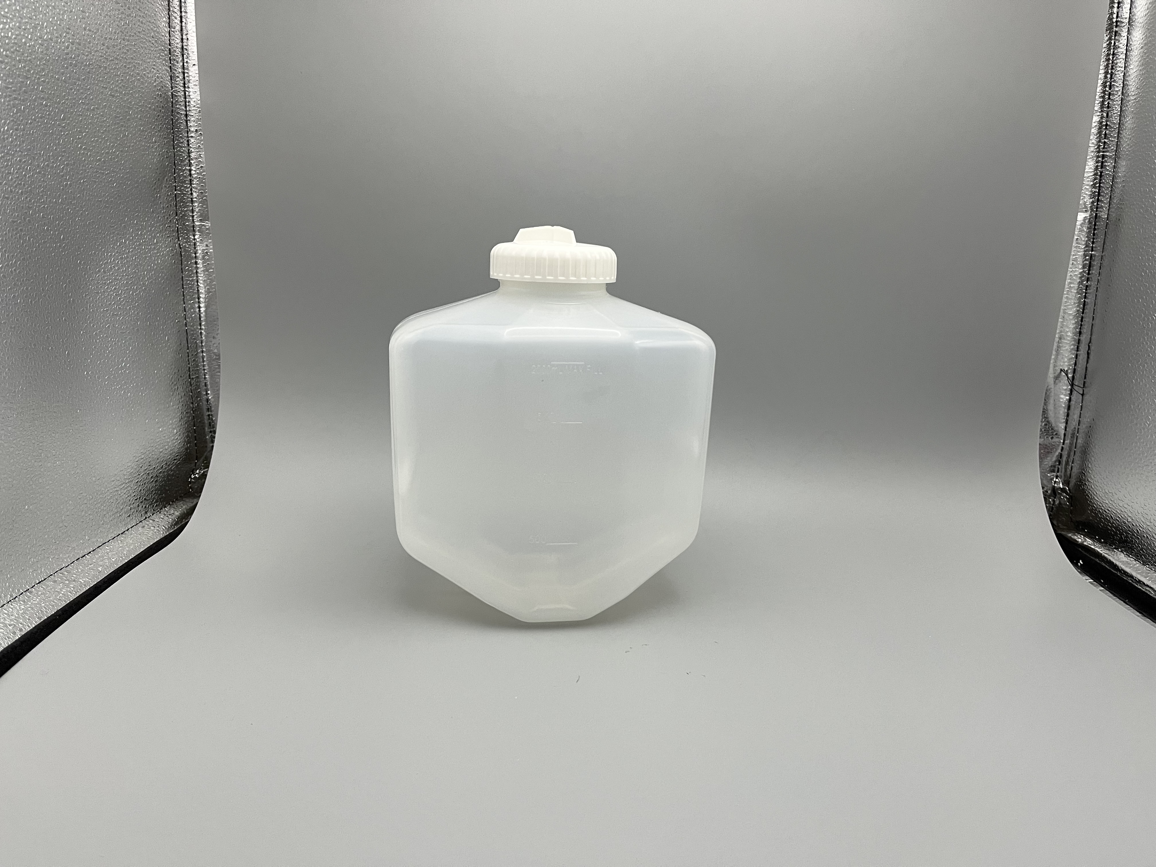 175x110x207mm in Size 2400ml Centrifgal Bottle-乐朴医疗