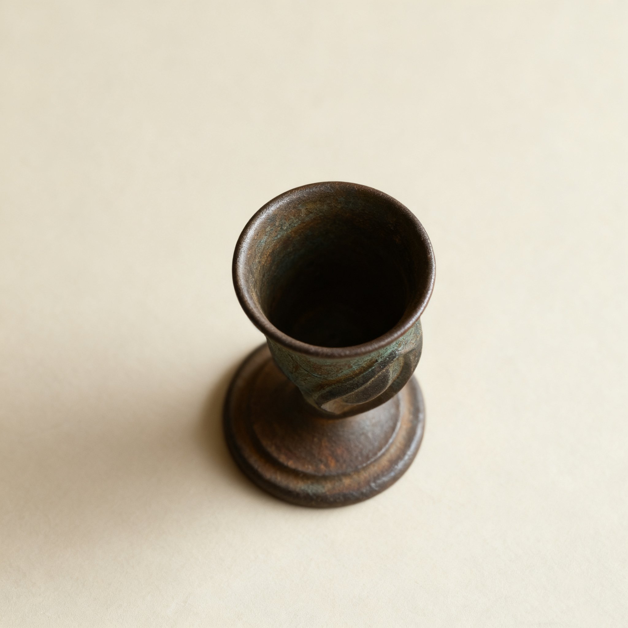 青銅色古典桌面擺件細節展示