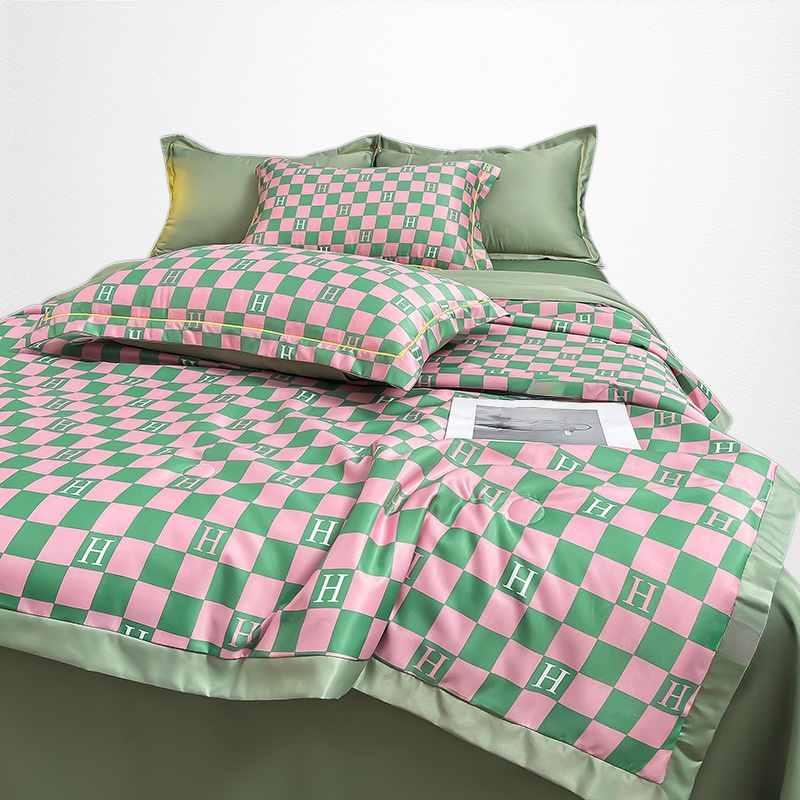 ชุดผ้าไหมสี่ชิ้น