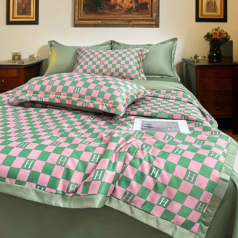 ชุดผ้าไหมสี่ชิ้น