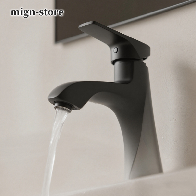 黑色水龍頭2個裝廚房使用展示