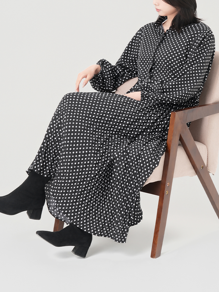 1307145 黑色波点九分袖连衣裙