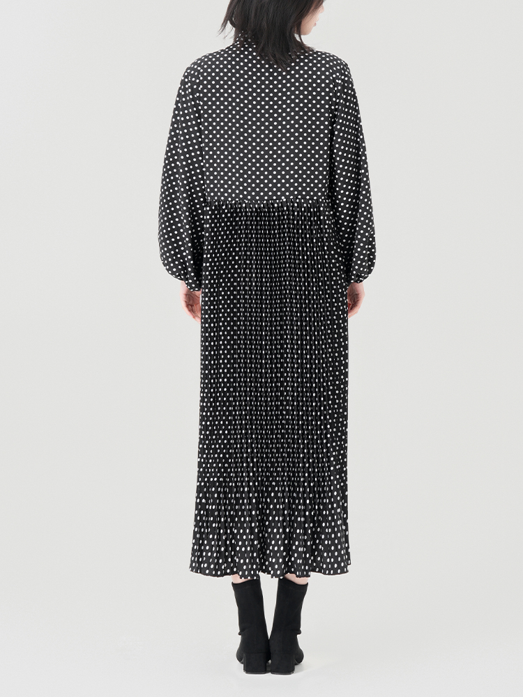 1307145 黑色波点九分袖连衣裙