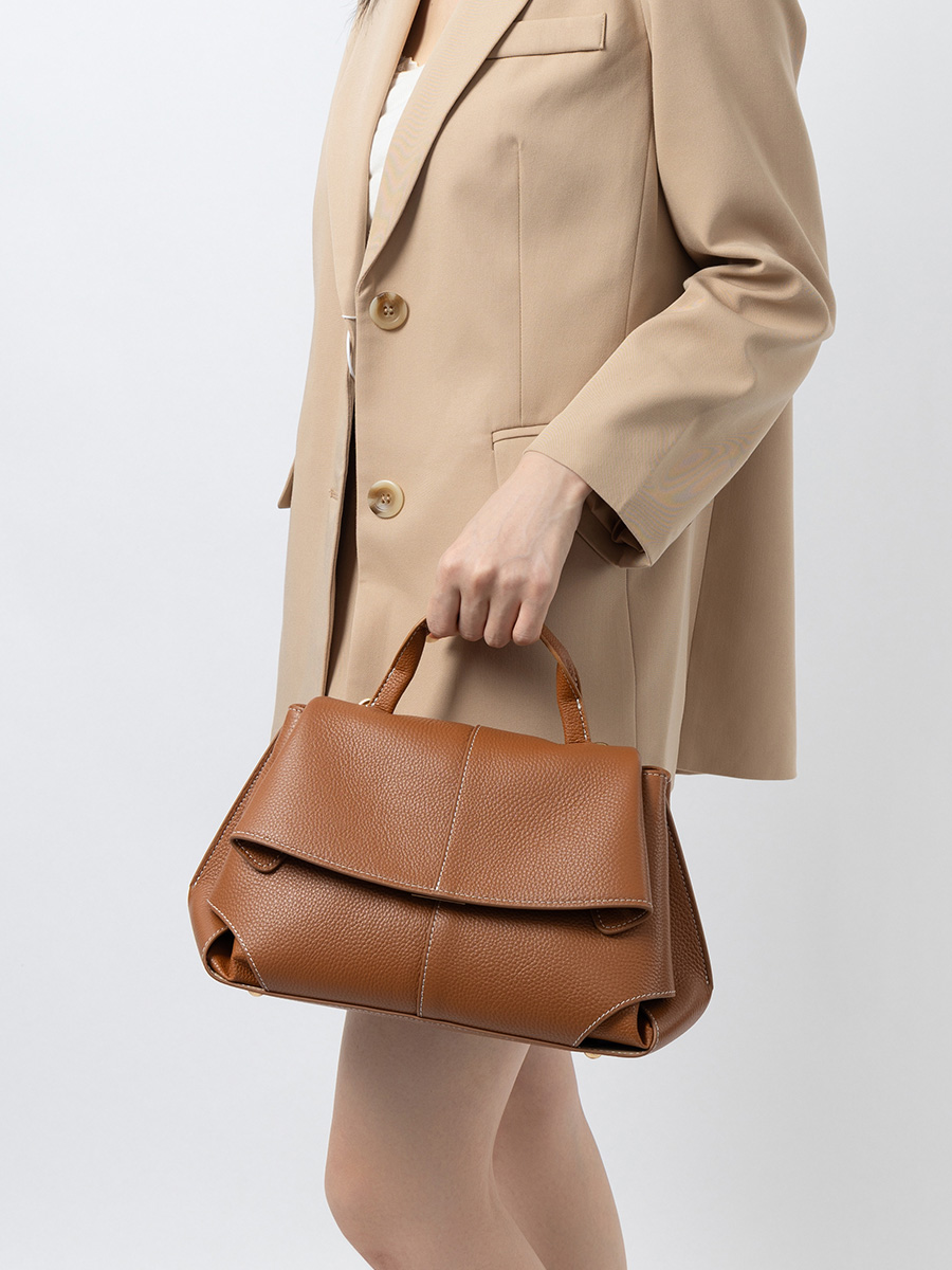 Elegant, versatile tote bag