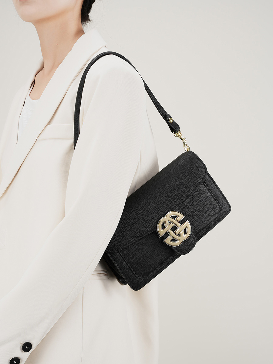 Versatile armpit pouch