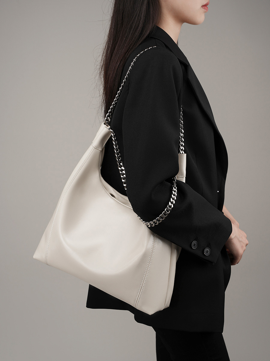 Chain commuting tote bag