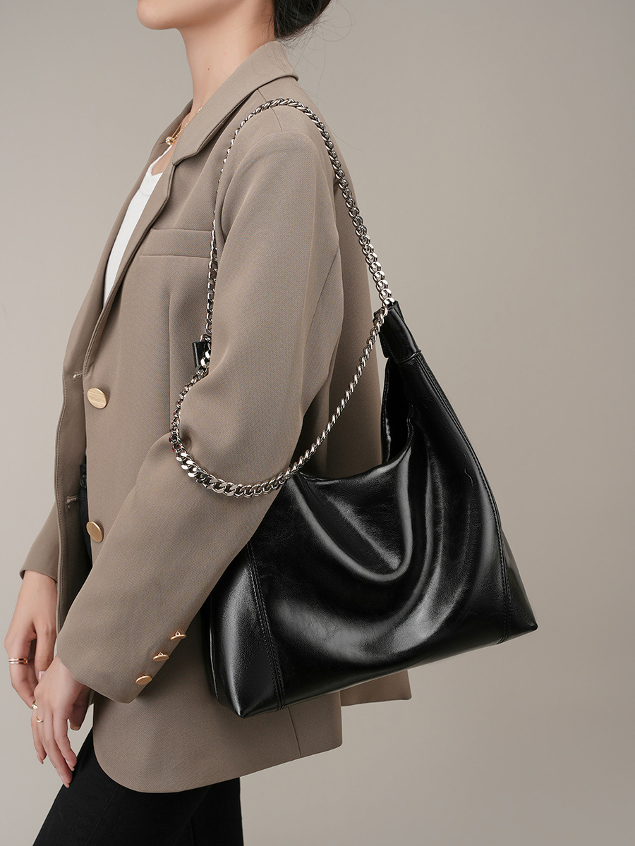 Chain commuting tote bag