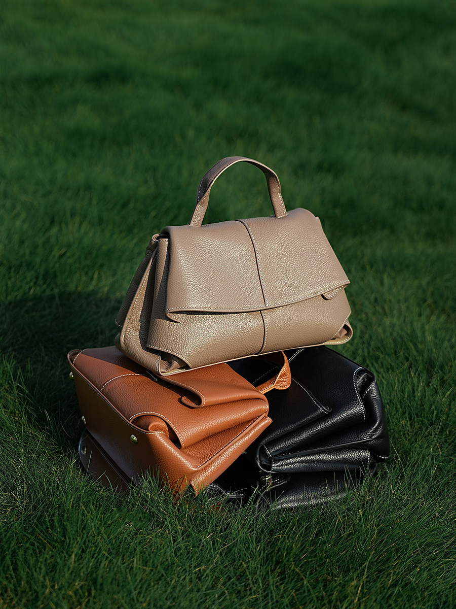 Elegant, versatile tote bag