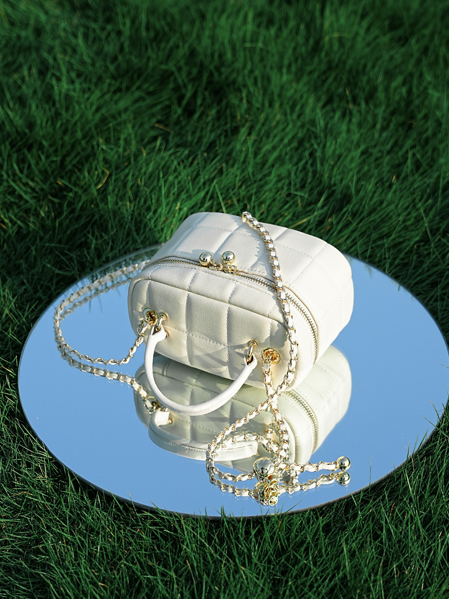 White Diamond-Quilted Chain Crossbody Bag