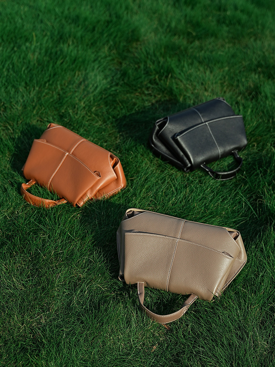 Elegant, versatile tote bag