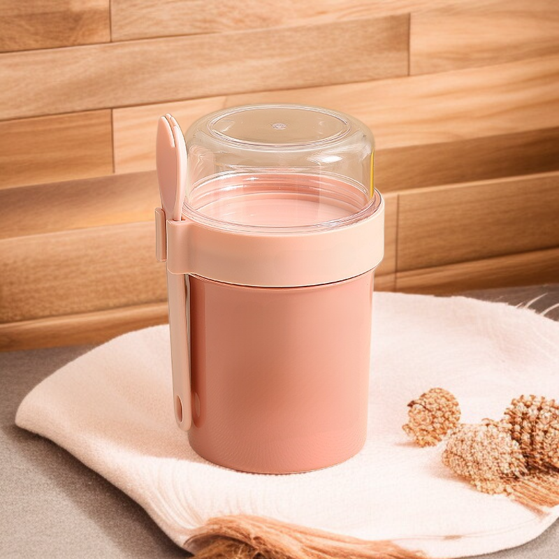 ถ้วยสลัดข้าวโอ๊ตสองชั้นที่มีฝาปิดพร้อมช้อนถ้วยอาหารเช้า