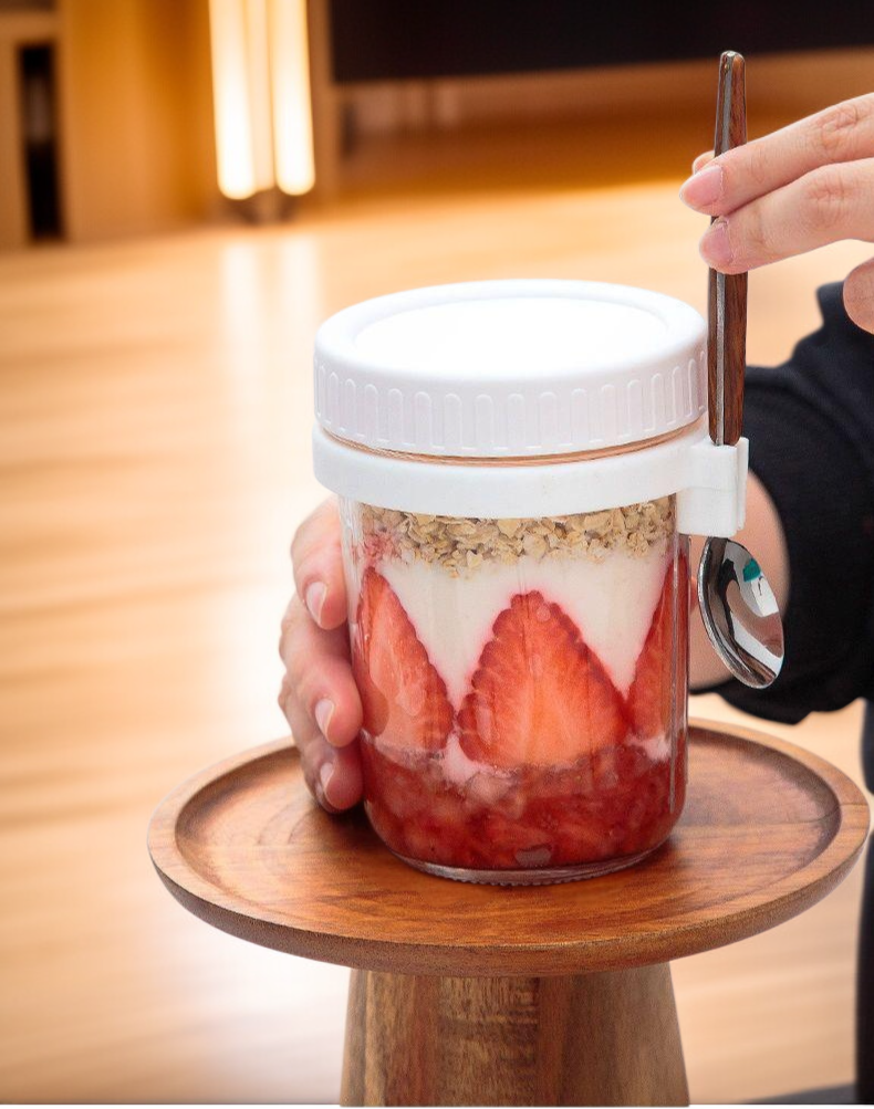 กล่องอาหารเช้าแบบปิดผนึกพร้อมฝาแก้วและช้อน