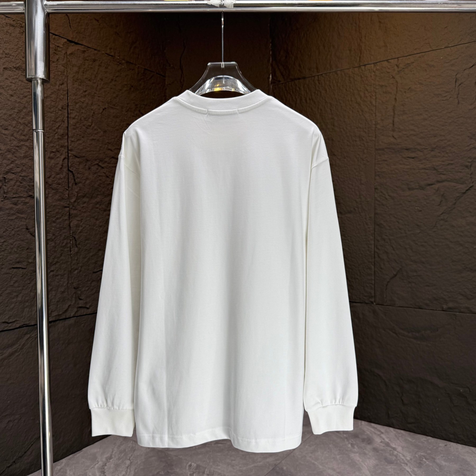 秋冬トレンドのピュアコットンプリントクルーネック長袖Tシャツカジュアルトップス