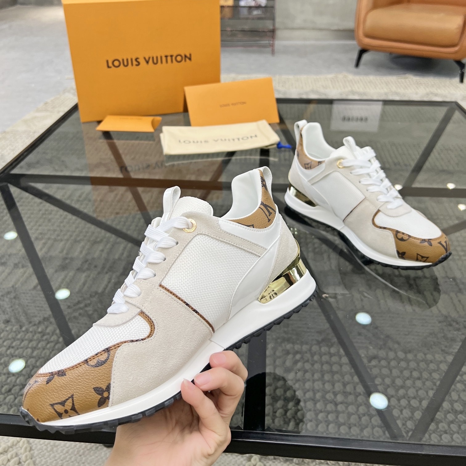 【L023】LOUIS VUITTON ルイ・ヴィトン ランアウェイモノグラムスニーカー