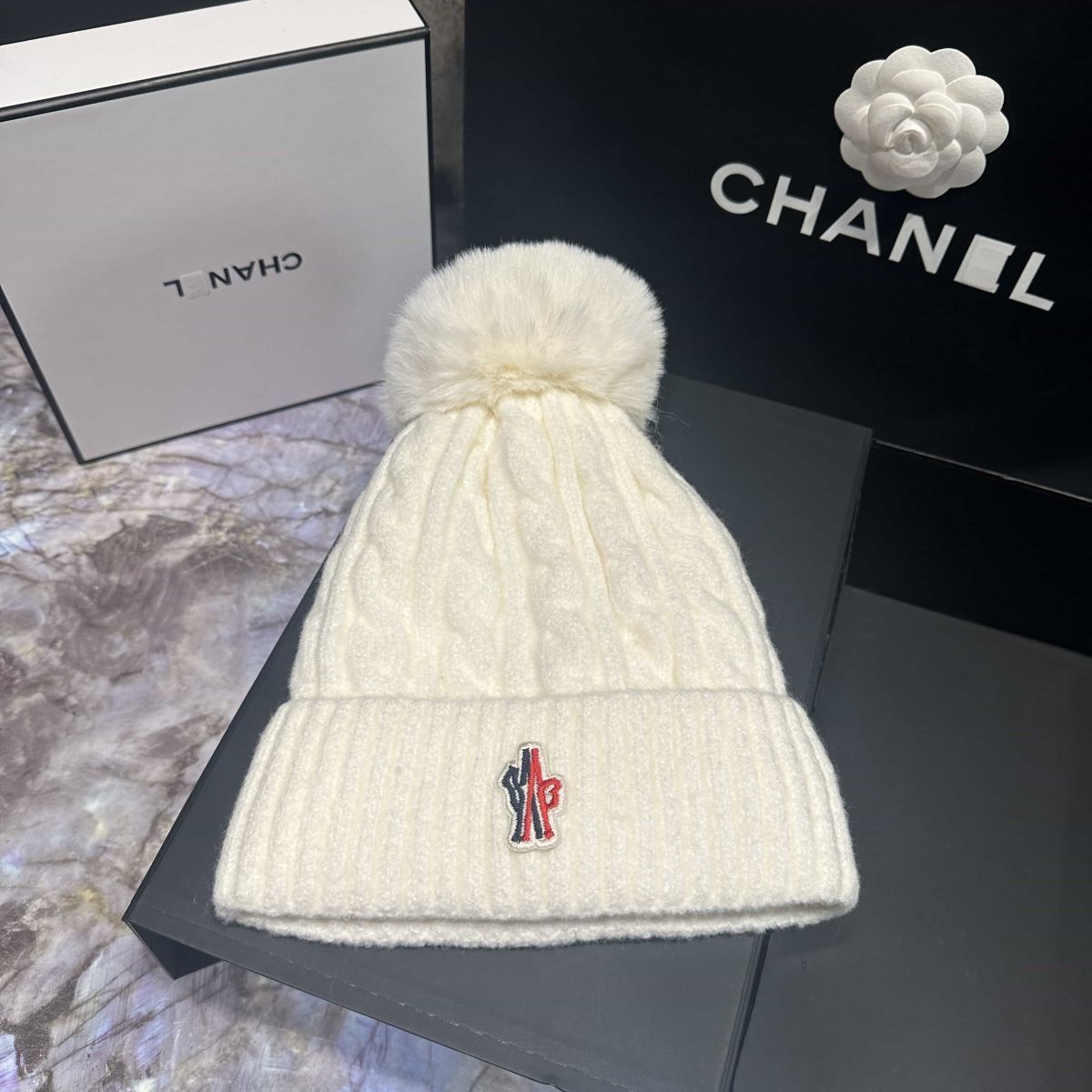 男性と女性用の新しい厚手のニット帽、多目的アウトドアスタイル、暖かい、防寒、カジュアル、耳あて付き。