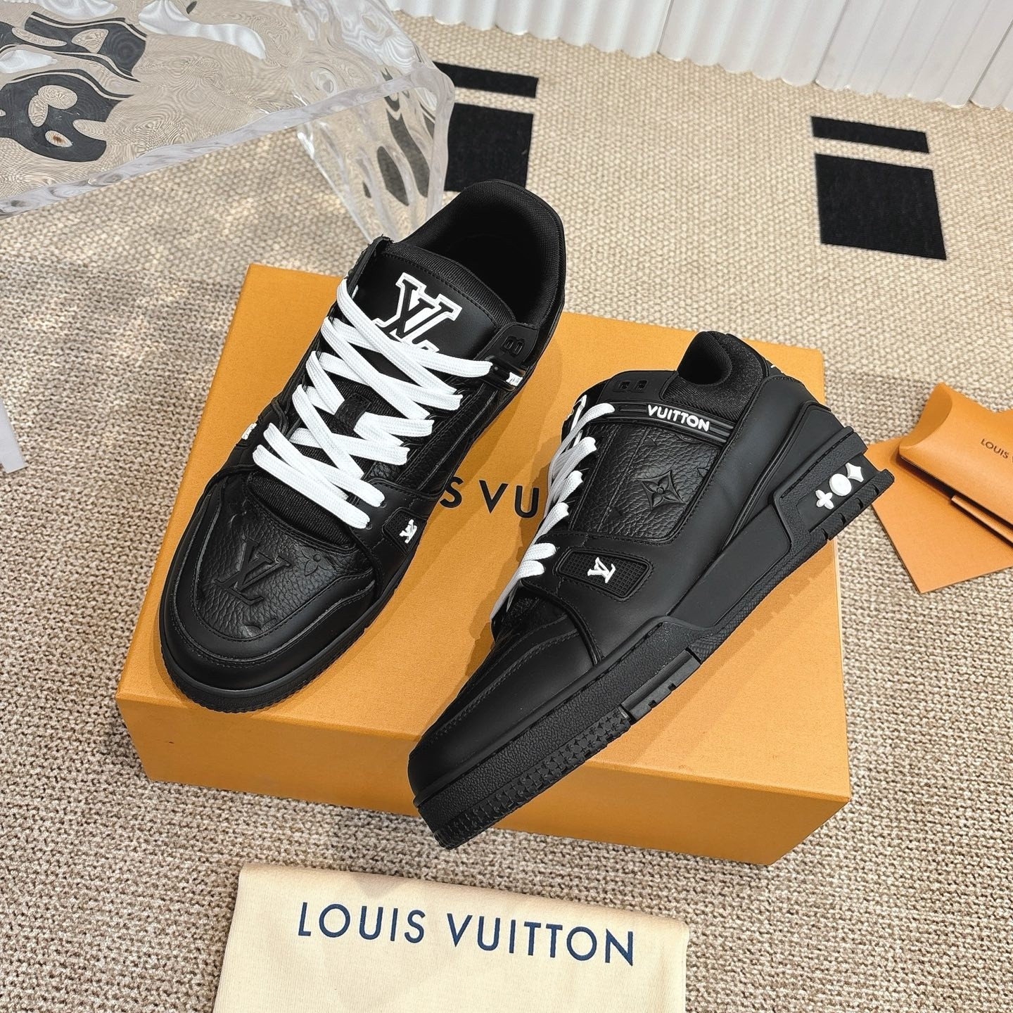 【L019】新品 LOUIS VUITTONルイ・ヴィトンスニーカー