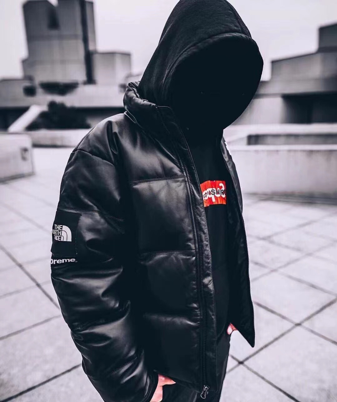 人気のコラボレザージャケット、暖かくておしゃれなアウター