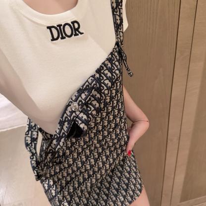 刺繍入りレター万能半袖Tシャツ