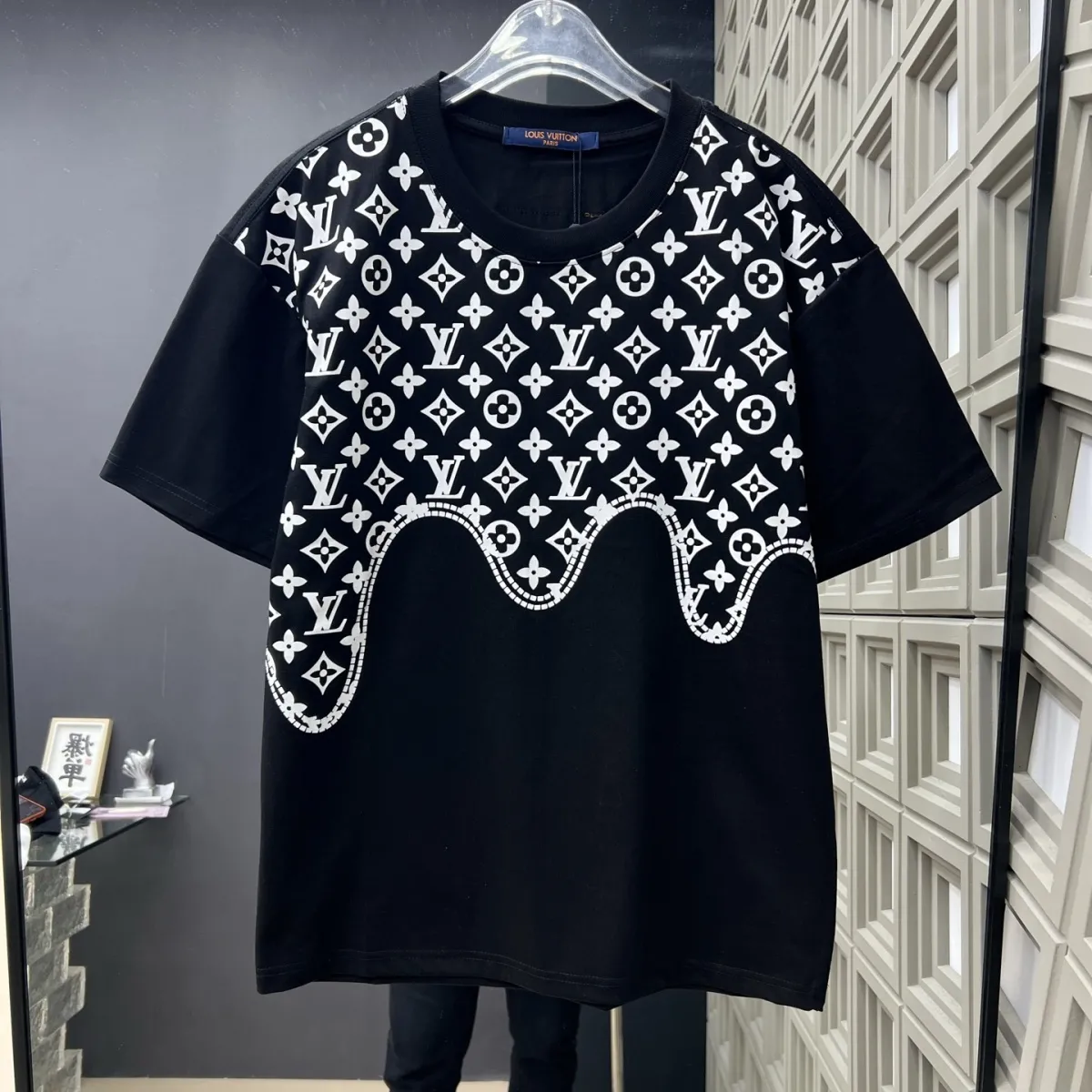 『L-4XL』新作のトレンディなプリント柄半袖Tシャツ、控えめな高級感