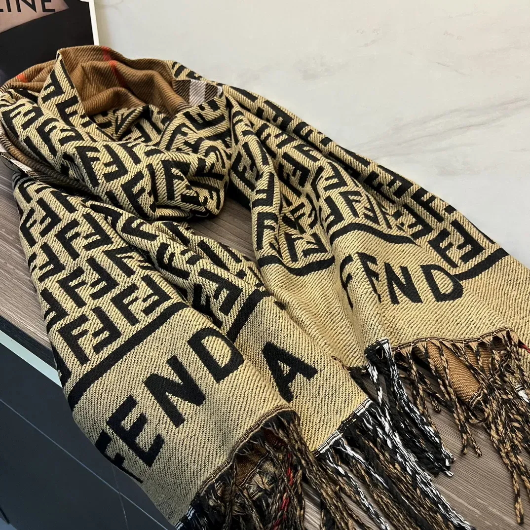 話題の商品 女性らしさアップ なめらか肌触り トレンドマフラー