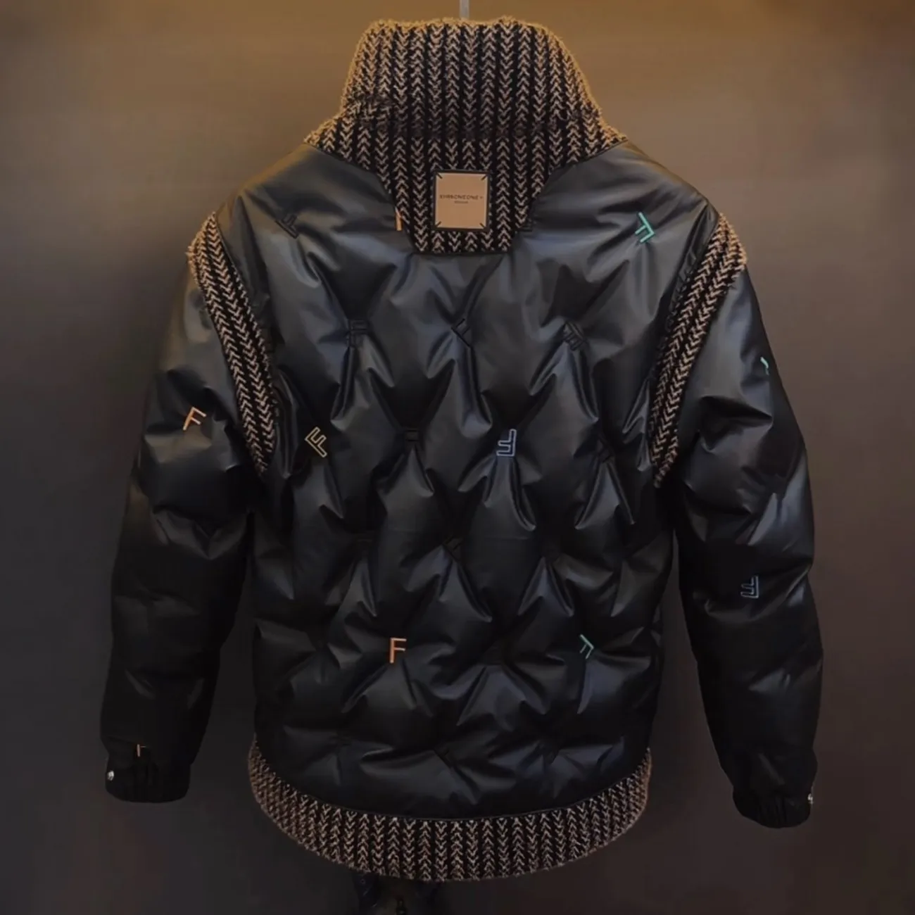 新作スタンドカラーデビルアイズ全身刺繍隕石ブラックハイエンド暖かい極寒コート