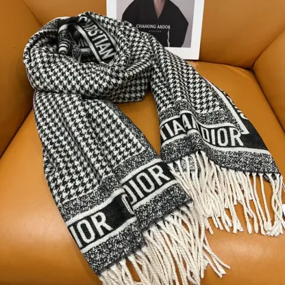 大人気アイテム 上品な印象 ふんわり素材であたたか 今季注目マフラー