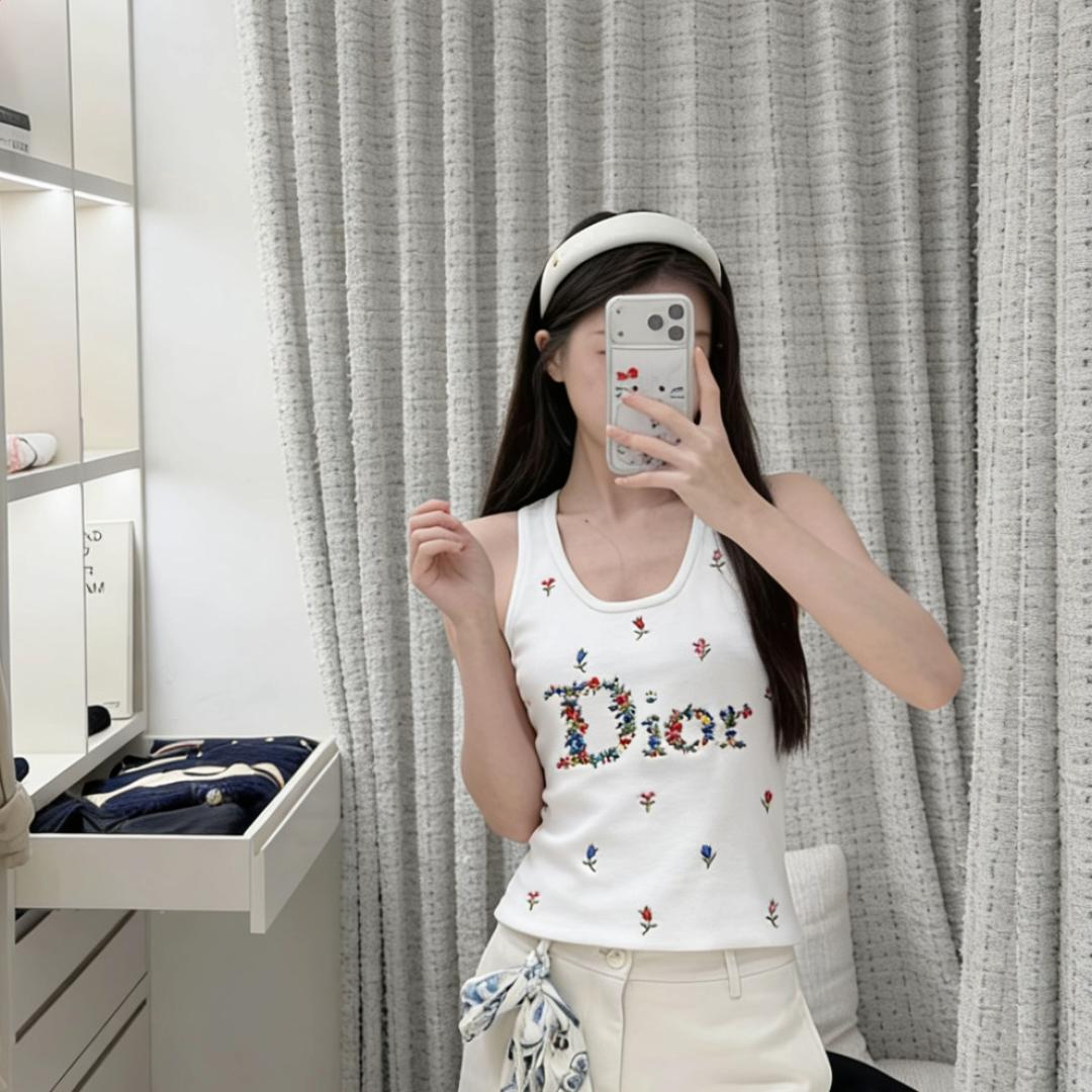 『フリーサイズ』丈夫な刺繍入り花柄ニットベスト 1