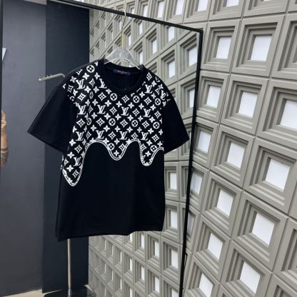 『L-4XL』新作のトレンディなプリント柄半袖Tシャツ、控えめな高級感