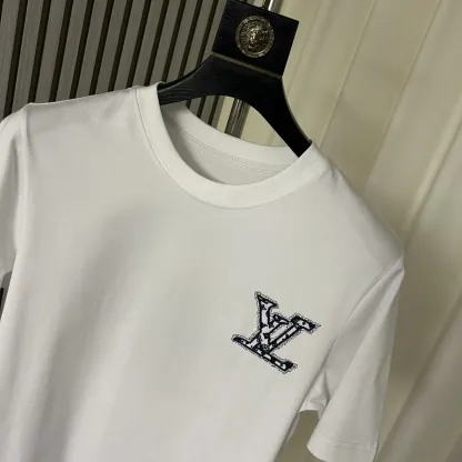 『L-5XL』ユニセックスの新作半袖Tシャツ。夏にぴったりのトレンディなラウンドネックトップスです。