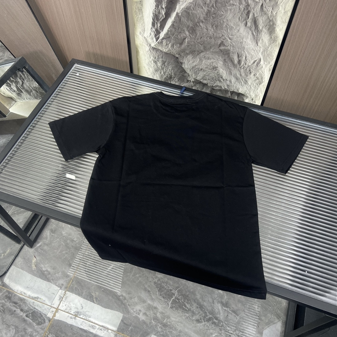 『M-4XL』新作の夏物半袖Tシャツ。ユニセックスで、カジュアルかつスタイリッシュ。